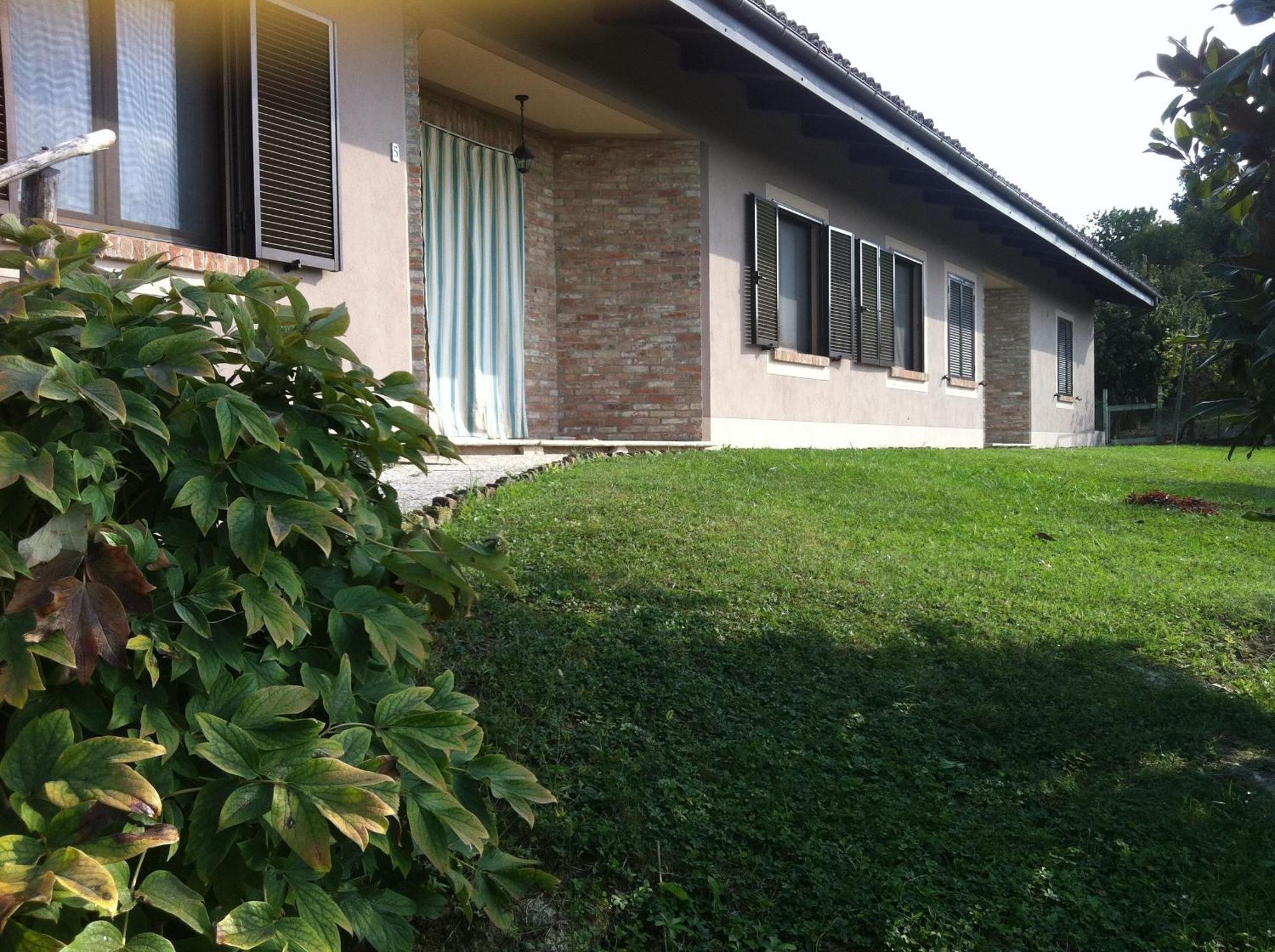 Agriturismo Bottega Di Rosanna Castagnole delle Lanze Rum bild